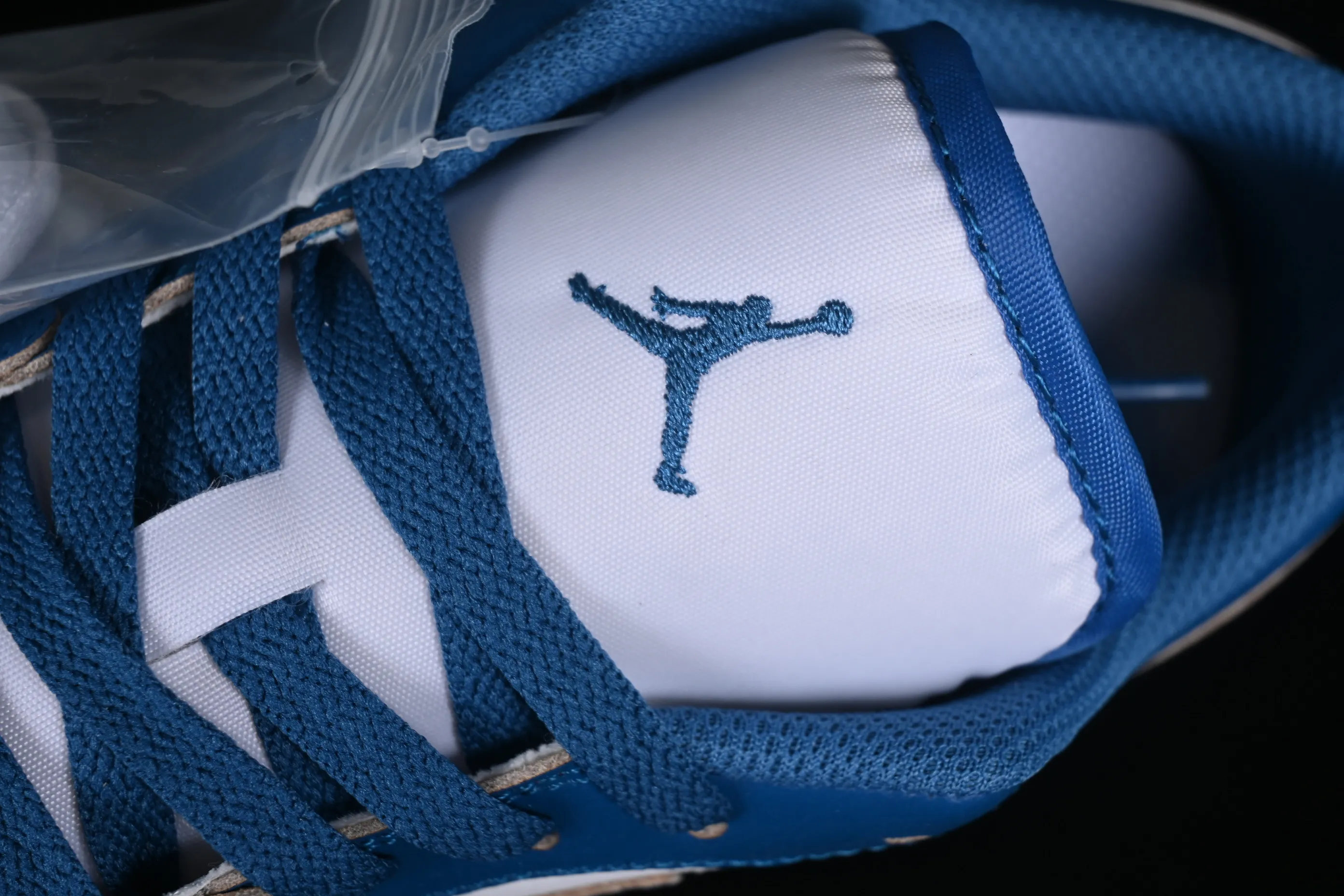 All categories Air Jordan Jordan series basketball shoes Air Jordan 1 Low Air Jordan 1 Low AJ1 Joe 1 retro white and blue low-top cultural and leisure sports sneakers FN5214-141